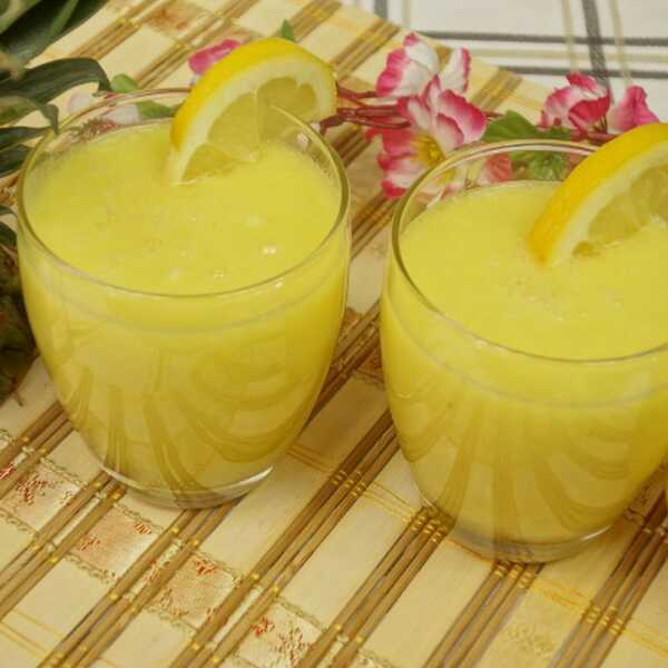 Koktajl z ananasem, imbirem i miodem – pyszny i zdrowy 