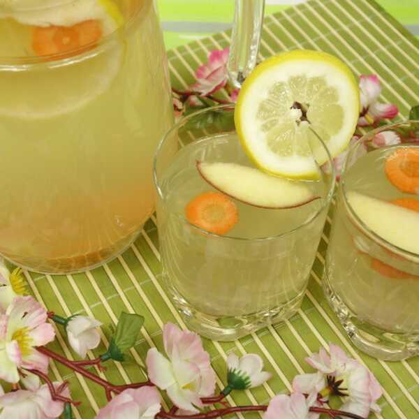 Wiosenny detoks - oczyszczający i orzeźwiający napój pełen witamin
