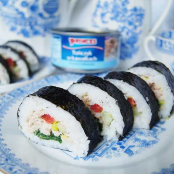 Sushi z tuńczykiem z puszki