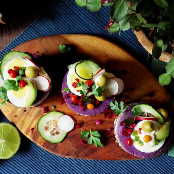 Peruwiańska causa z fioletowych ziemniaków z tuńczykiem
