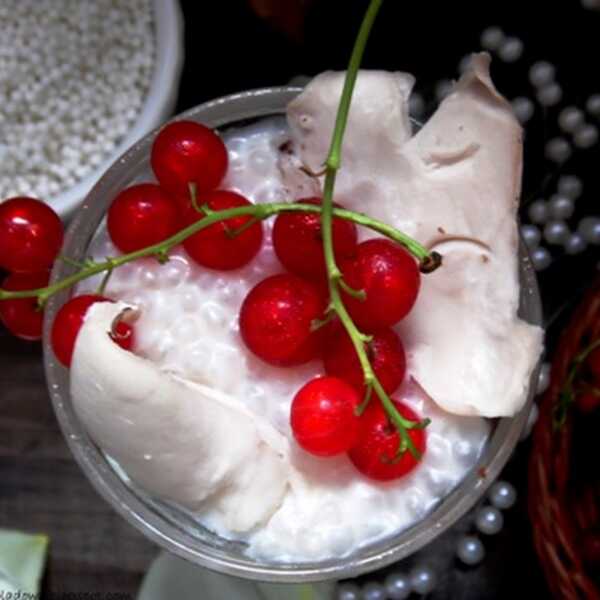 Budyń z tapioki z młodym kokosem i czerwoną porzeczką (Vege & Gluten free)