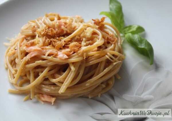 Spaghetti carbonara z łososiem