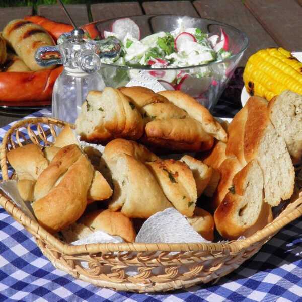 Czosnkowy chlebek - idealny do dań z grilla