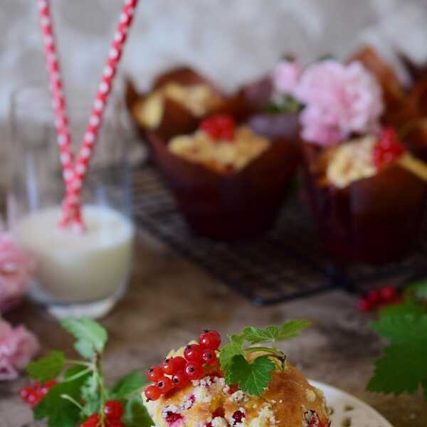 Porzeczkowe muffinki z kruszonką 