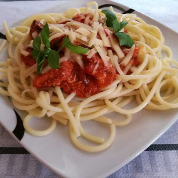 Spaghetti z kurczakiem i pieczarkami