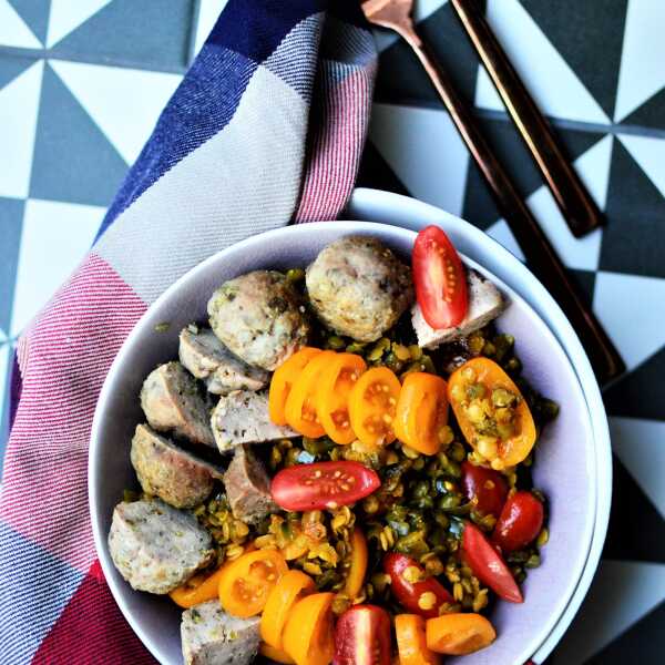 Orientalna soczewica z warzywami i pulpeciki z indyka 