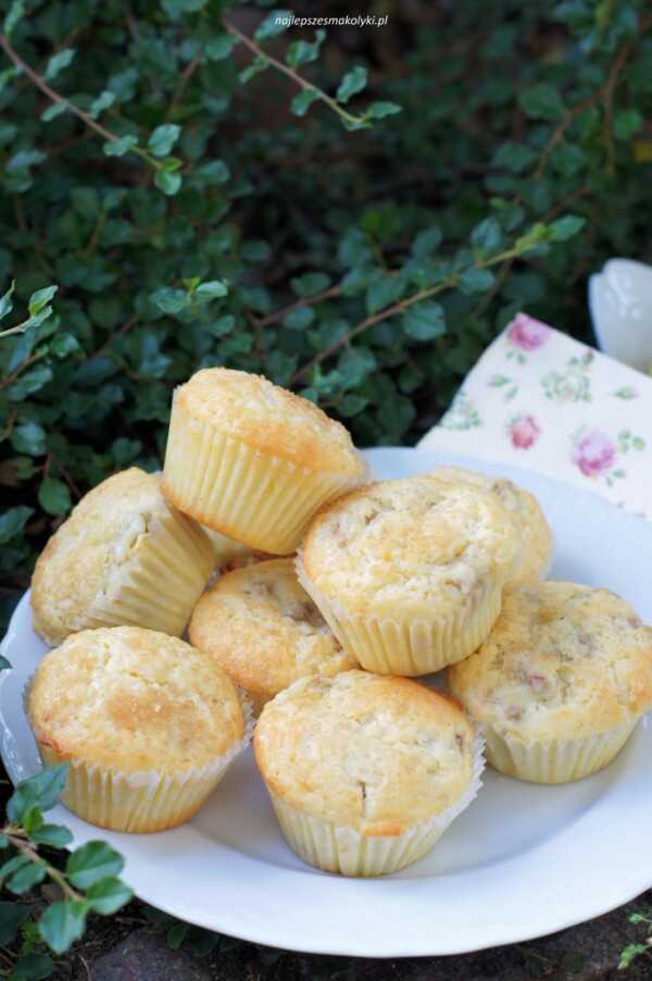 Muffinki z rabarbarem i cytryną