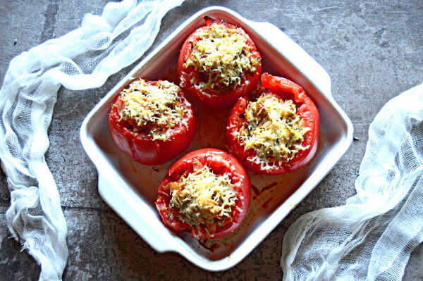 Pomidory faszerowane w stylu fit. Prawdziwie letnie smaki