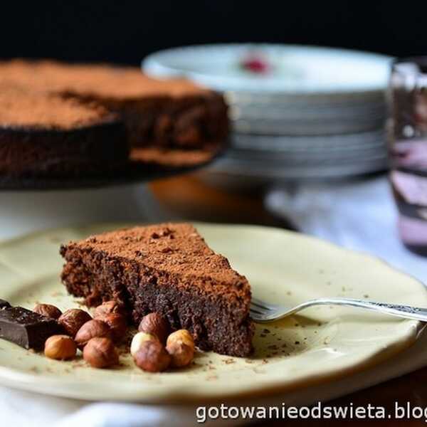 Ciasto czekoladowe z orzechami laskowymi (bez mąki)
