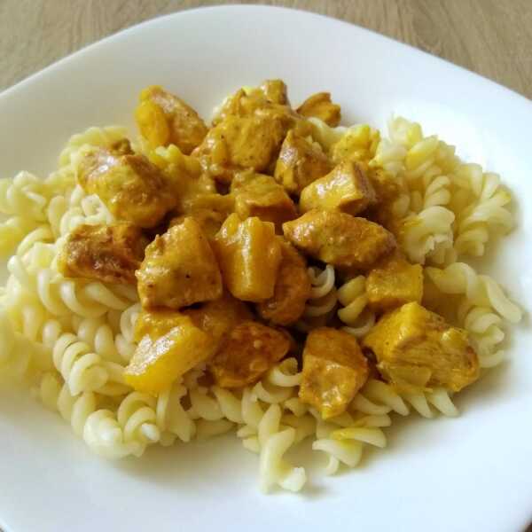 Kurczak curry z ananasem