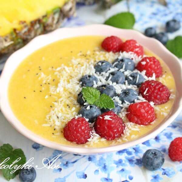 Ananasowe smoothie bowl