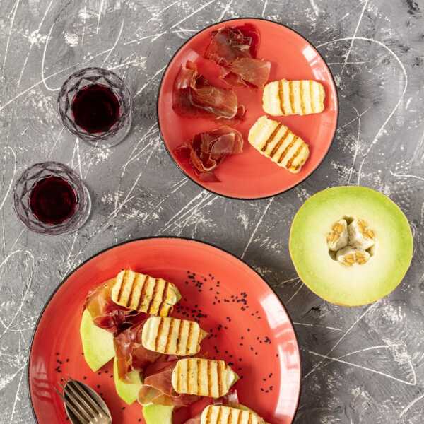 Melon z jamón serrano i grillowanym serem halloumi