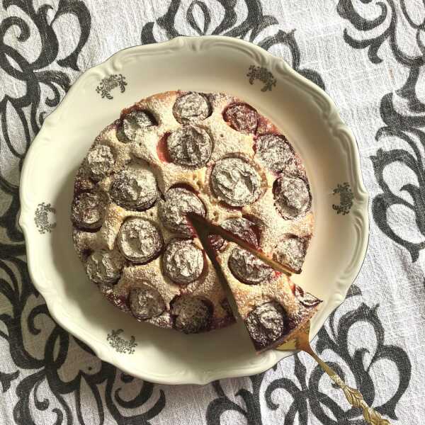Włoskie ciasto z ricottą i śliwkami