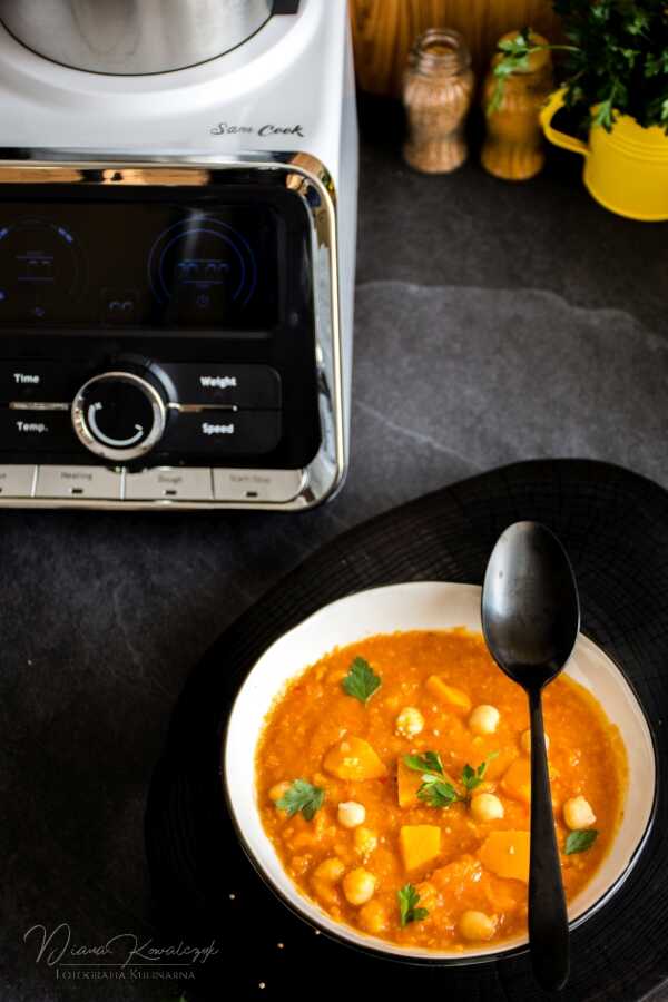 Pikantne curry z ciecierzycy z dynią