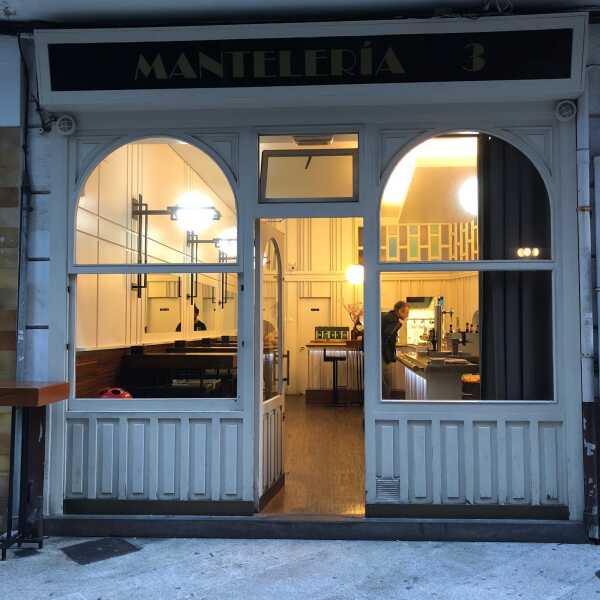 Manteleria 3 – winny bar z tapas w A Coruna