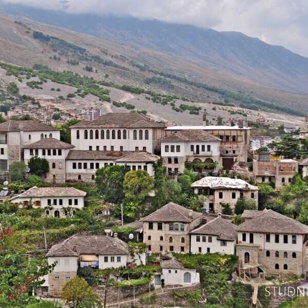Gjirokastra – dzień w albańskim mieście srebrnych dachów (2018)