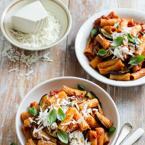 Pasta alla norma - sycylijski makaron z bakłażanem i pomidorami