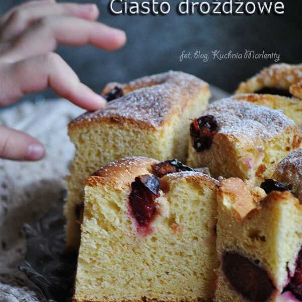 Ciasto drożdżowe ze śliwkami 