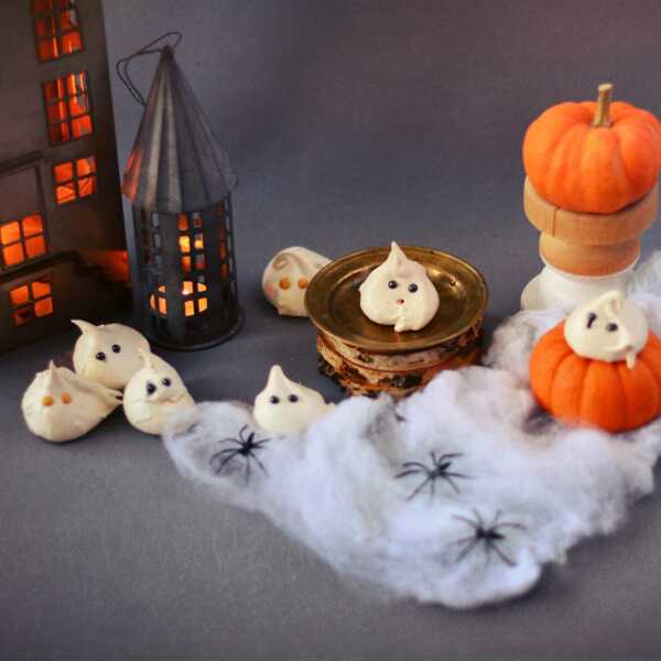 DIY: bezowe duszki na Halloween