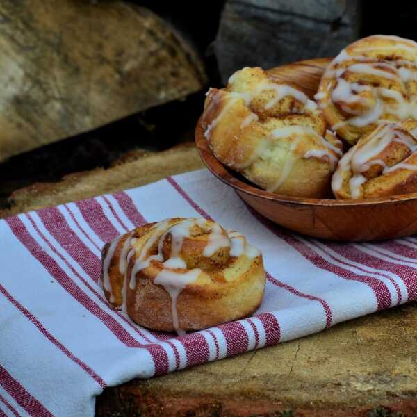 Wegańskie cinnamon rollsy