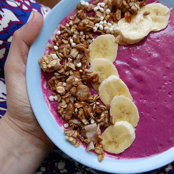 Smoothie bowl z kaszy gryczanej i buraka