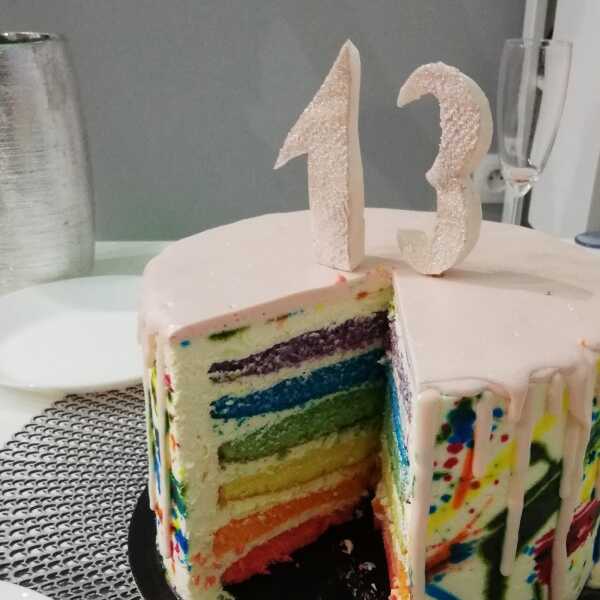 Tort tęcza na 13 urodziny