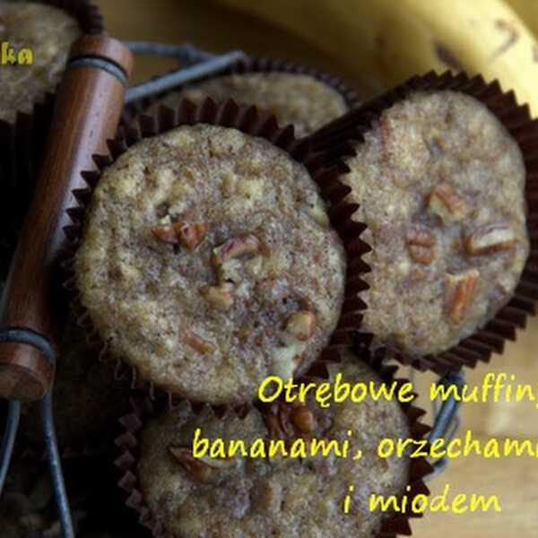 Otrębowe muffiny z bananami, orzechami pekan i miodem