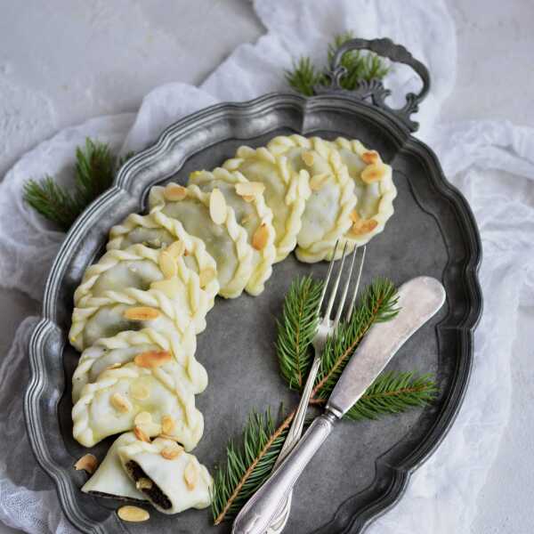 Świąteczne pierogi z makiem i bakaliami