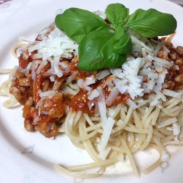 SPAGHETTI BOLOGNESE Z MARCHEWKĄ