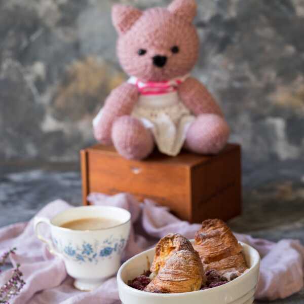 Dzień dobry- Pudding z croissantów, z malinami i czekoladą