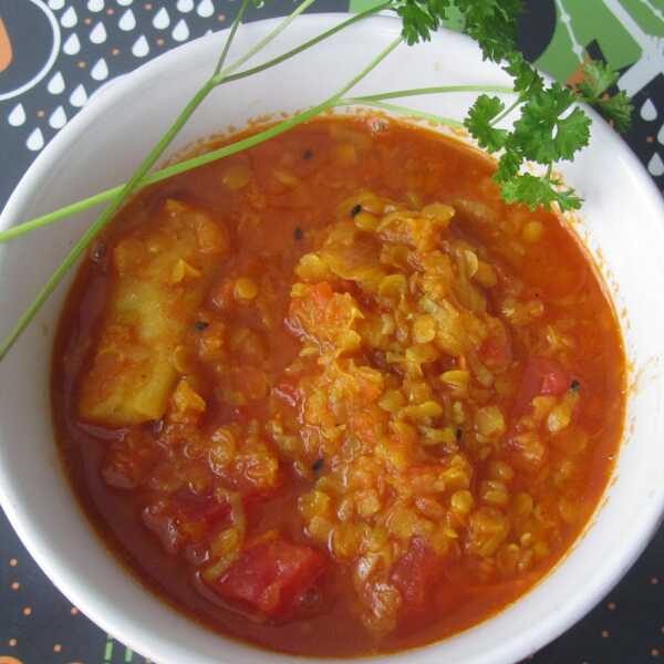 Zupa dhal (daal) z czerwonej soczewicy