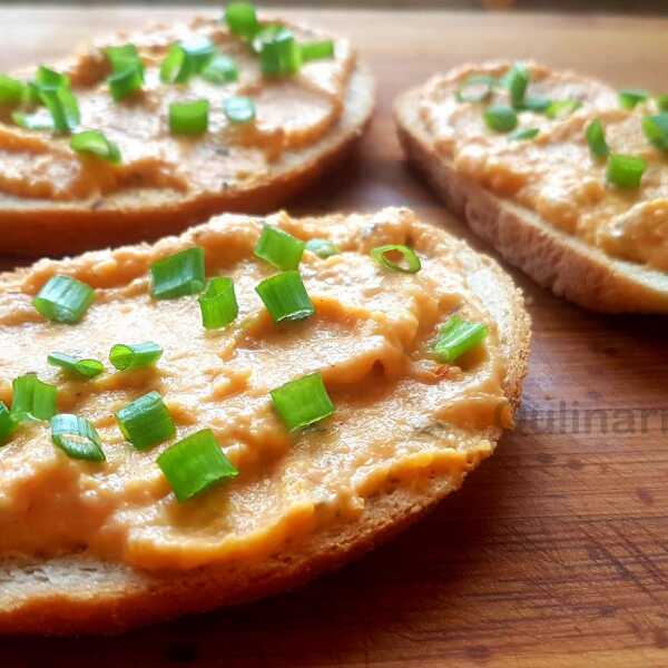 Śniadaniowa pasta z pieczonej dyni i suszonych pomidorów