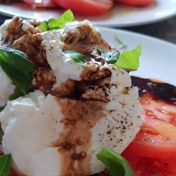 Burrata - z czym to się je 