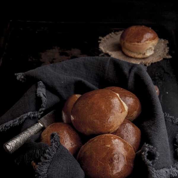 Najlepsze brioche do burgerów ze złotą skórką