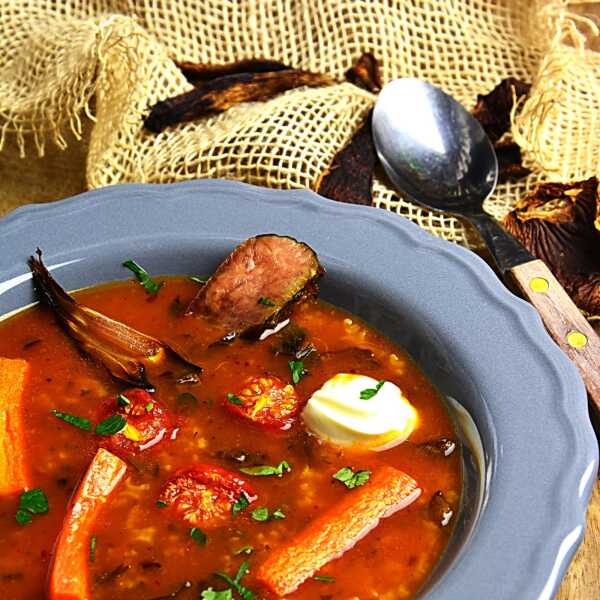 Zupa pomidorowa z grzybami i ryżem