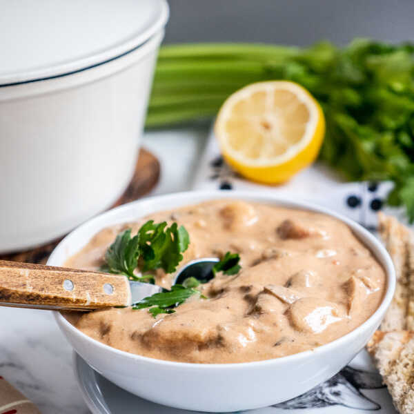 Wegański chowder grzybowy, czyli gęsta zupa grzybowa ze śmietaną z nerkowców