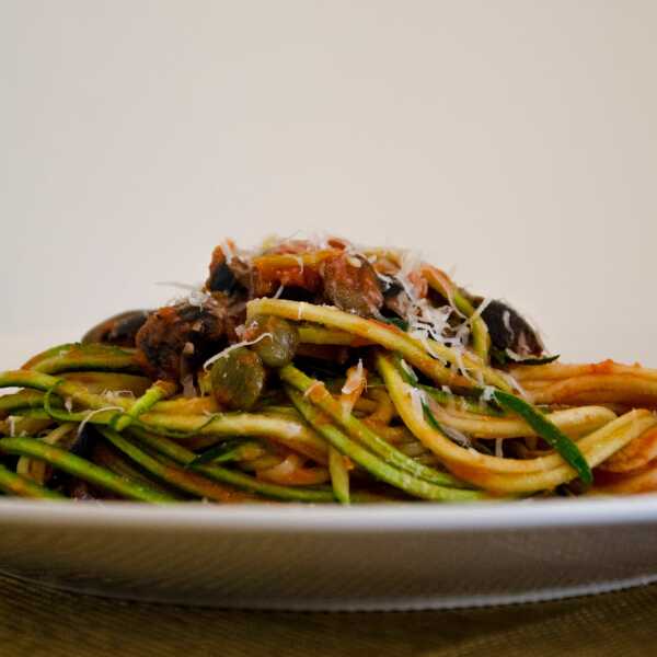 Paleo spaghetti z anchois i czarnymi oliwkami/Paleo spaghetti with anchovies and black olives