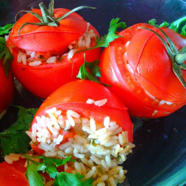 Pomidory faszerowane ryżem z cebulką i pietruszką