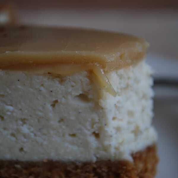 Sernik waniliowy z karmelkową polewą (Butterscotch cheesecake)