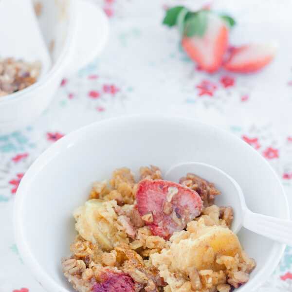 Baked oatmeal with frozen strawberries {Zapiekane płatki owsiane z mrożonymi truskawkami}