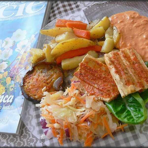 Frytki warzywne, tofu grilowane, sos czosnkowy czyli super obiad wege