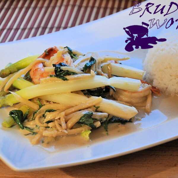 Szparagi z krewetkami w zielonym curry z mlekiem kokosowym – Thai Green Curry with asparagus and shrimps