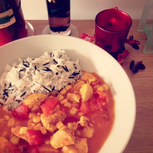 Curry z kurczakiem, kukurydzą i pomidorami