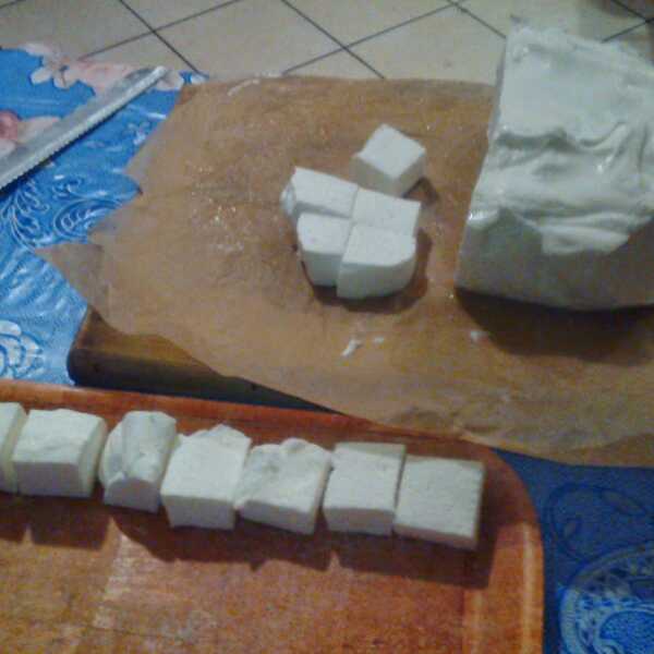 Domowe pianki marshmallows.