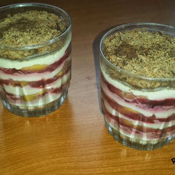 Tiramisu z sorbetem owocowym