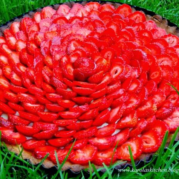 Tarta z truskawkami i lekkim kremem cytrynowym / Strawberry Tart with Light Lemon Filling