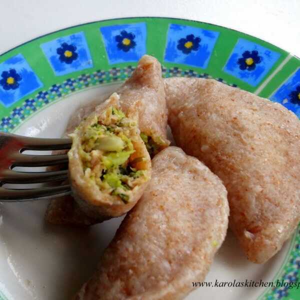 Pierogi pełnoziarniste z brokułem i tuńczykiem / Wholewheat Dumplings with Broccoli and Tuna