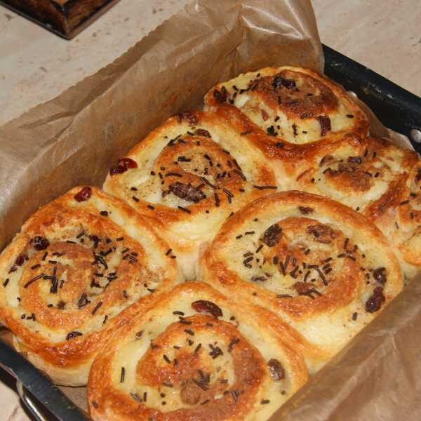 Drożdżowe ślimaczki z budyniem i żurawiną / Yeast snails with pudding and cranberries