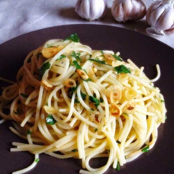 Spaghetti aglio olio (obiad w 15 minut)