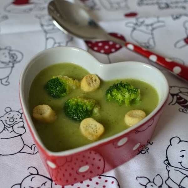 Zielona zupa - krem z brokułów z grzankami